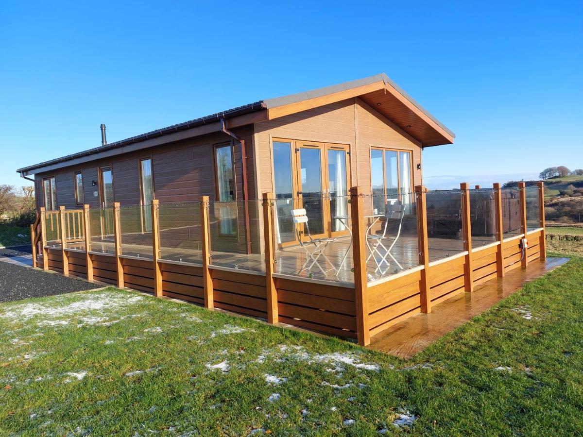 Luxury Family Beechwood Lodge With Hot Tub Lochwinnoch Exterior photo