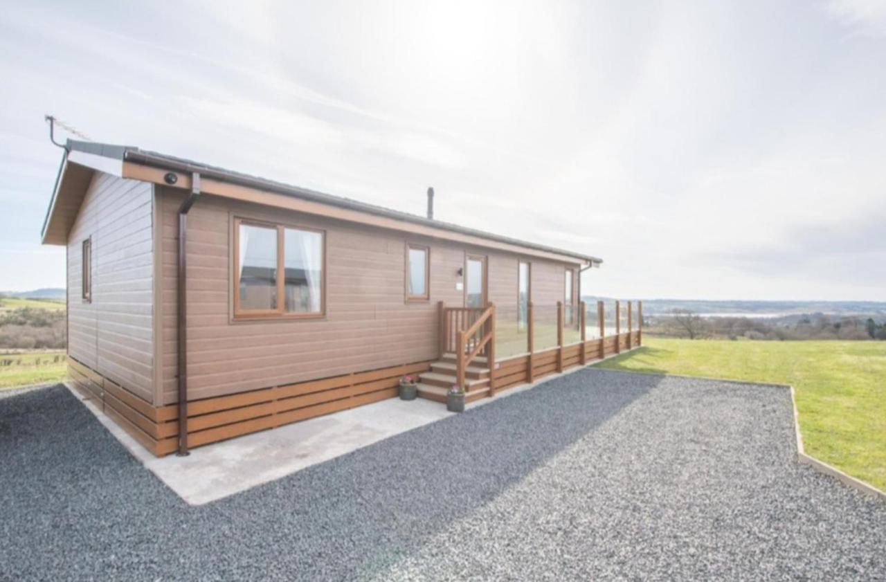 Luxury Family Beechwood Lodge With Hot Tub Lochwinnoch Exterior photo