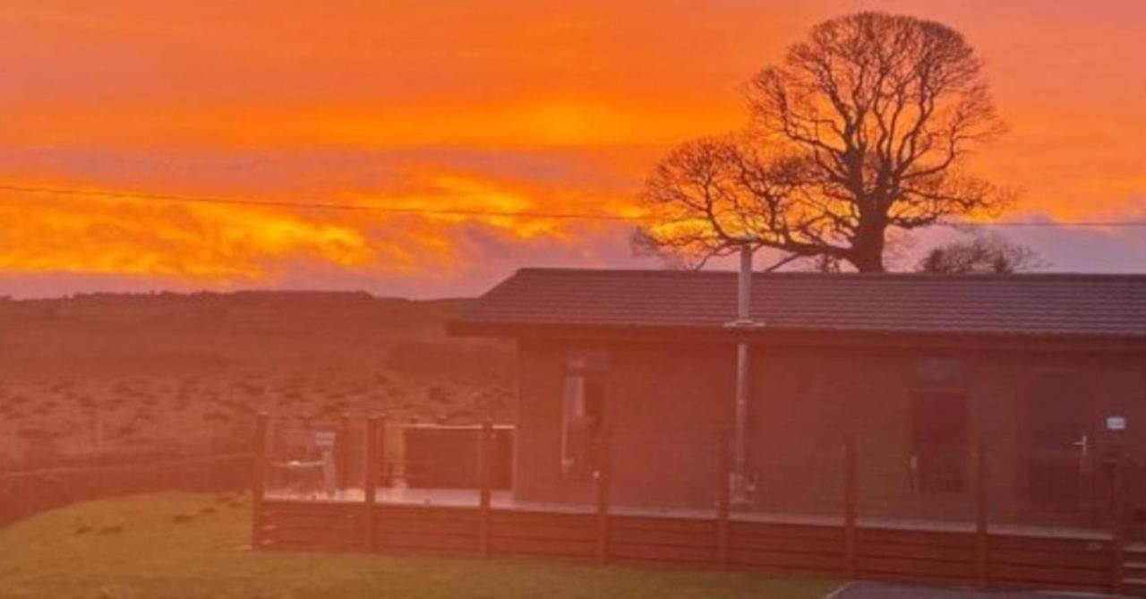 Luxury Family Beechwood Lodge With Hot Tub Lochwinnoch Exterior photo