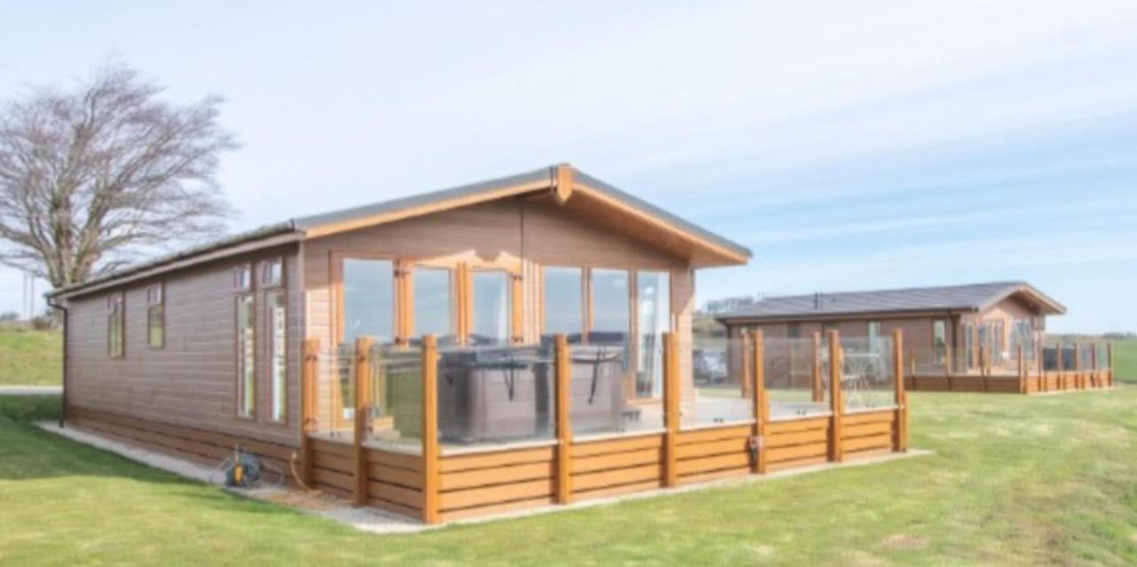 Luxury Family Beechwood Lodge With Hot Tub Lochwinnoch Exterior photo
